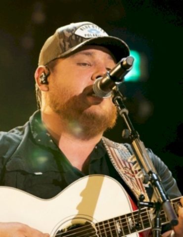 luke-combs-tugs-at-the-heartstrings-with-unreleased-song,-“take-me-out-to-the-ballgame”