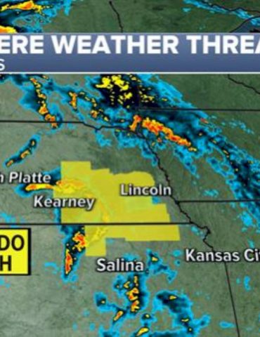 severe-weather-stretches-from-wisconsin-to-arkansas,-golf-ball-sized-hail-hits-dc