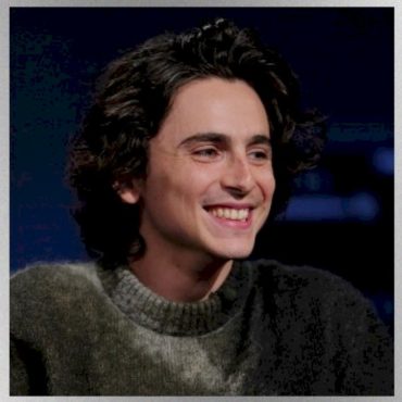 video-surfaces-of-timothee-chalamet-performing-as-bob-dylan
