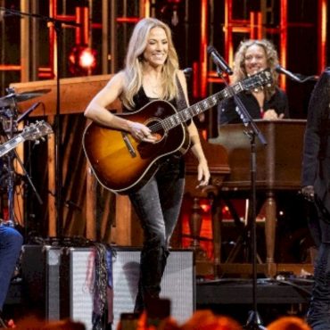 rock-&-roll-hall-of-famer-sheryl-crow-is-pulling-for-frampton,-foreigner,-cher-&-sinead-to-be-inducted