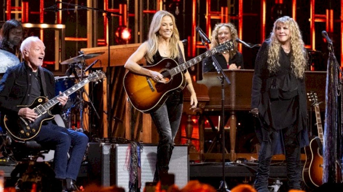 sheryl-crow-celebrates-peter-frampton’s-rock-&-roll-hall-of-fame-induction