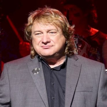 lou-gramm-on-foreigner-getting-into-the-rock-&-roll-hall-of-fame:-“it’s-where-foreigner-should-be”