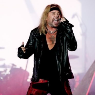 motley-crue’s-vince-neil-on-new-song-“dogs-of-war”:-“i-thought-it-turned-out-pretty-good”