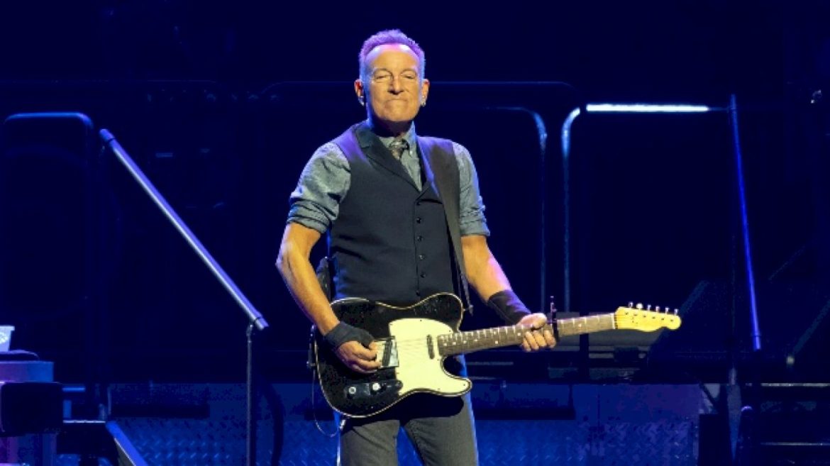 bruce-springsteen-performs-at-2nd-annual-american-music-honors