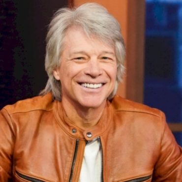 jon-bon-jovi-is-putting-all-his-cards-on-the-table-with-new-hulu-docuseries