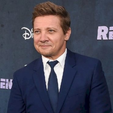 “smiles”-for-miles:-jeremy-renner-posts-video-after-a-run