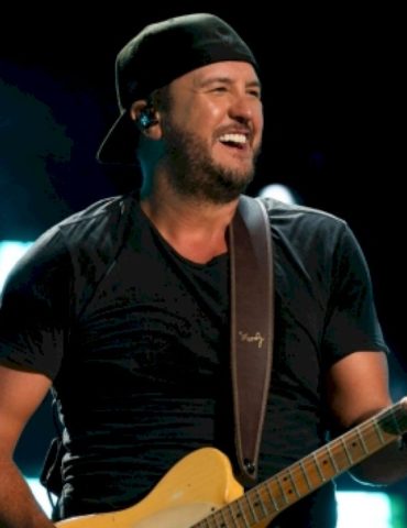 live-nation-concert-week-returns-with-$25-tickets-to-luke-bryan,-tim-mcgraw,-lainey-wilson-shows-+-more