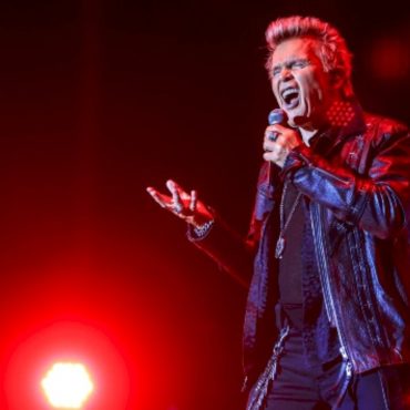 billy-idol-opens-up-about-his-“california-sober”-lifestyle