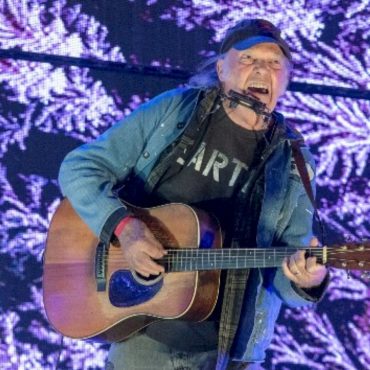 neil-young-postpones-two-texas-shows-due-to-severe-weather