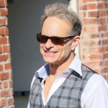 david-lee-roth-is-“going-back-to-cali”-in-latest-video