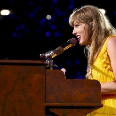 more-pearl-jam-praise-for-taylor-swift:-she’s-“incredibly-prolific,”-“respectful”-of-her-audience