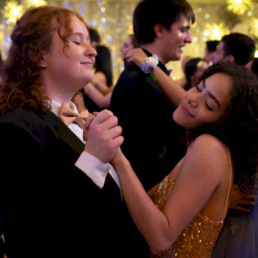 julia-lester-on-her-new-feel-good-teen-comedy-‘prom-dates’