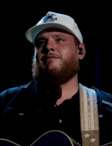 you’ll-hear-luke-combs’-new-single-in-upcoming-movie,-‘twisters’