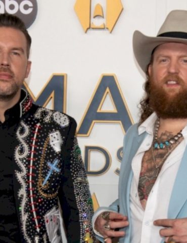 brothers-osborne-inherited-their-mom’s-“very-strong-qualities”