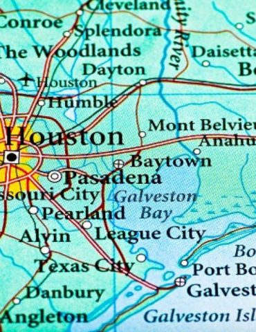 houston-storm:-at-least-five-killed,-more-than-600,000-without-power