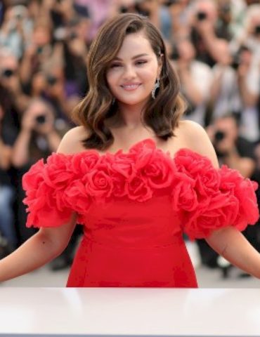 selena-gomez’s-new-film-earns-nine-minute-standing-ovation-at-cannes