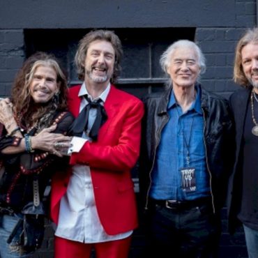 jimmy-page-calls-the-black-crowes’-london-show-“absolutely-phenomenal”