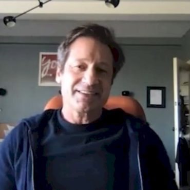 “let’s-see”:-david-duchovny-says-he-wouldn’t-say-no-to-more-‘x-files’