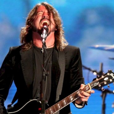 foo-fighters’-dave-grohl-takes-swipe-at-taylor-swift-in-concert