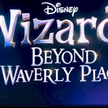 selena-gomez-says-‘wizards-of-waverly-place’-reboot-“brings-tears-to-my-eyes”
