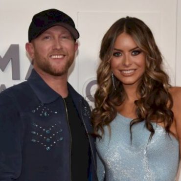 cole-swindell-hopes-to-sing-“forever-to-me”-to-wife-courtney-onstage