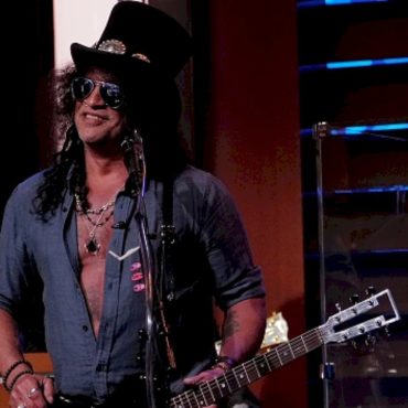 slash-to-perform-at-seattle’s-easy-street-records