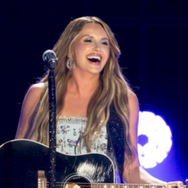 carly-pearce-and-scotty-mccreery-take-all-for-the-hall-to-dallas