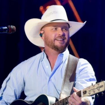 cody-johnson-hopes-“dirt-cheap”-video-reminds-you-to-“live-today-like-there-is-no-tomorrow”