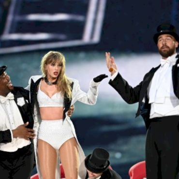 ‘people’:-taylor-swift-and-travis-kelce-are-“very-serious-about-each-other”