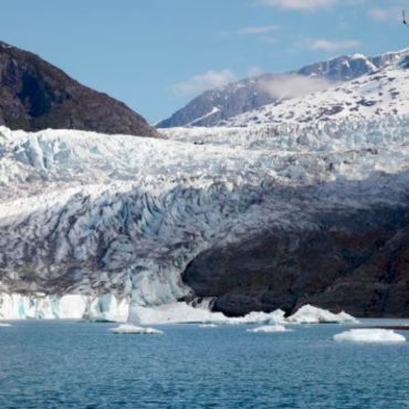 glaciers-on-alaskan-ice-field-melting-at-‘incredibly-worrying’-pace,-study-finds