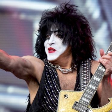 kiss’-paul-stanley-shares-a-look-at-his-guitar-collection
