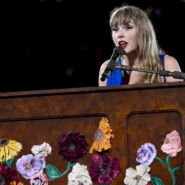 travis-kelce-seems-touched-by-taylor-swift’s-emotional-songs-at-amsterdam-show