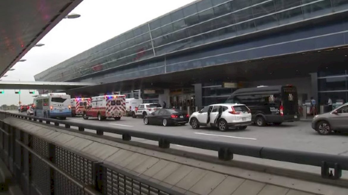 nine-injured,-hundreds-evacuated-in-jfk-airport-escalator-fire