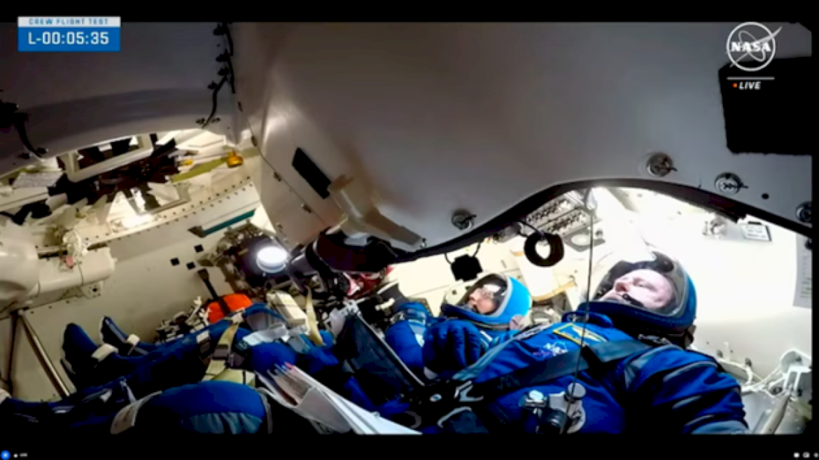 boeing-capsule-astronauts-remain-at-space-station-with-no-return-date,-nasa-says