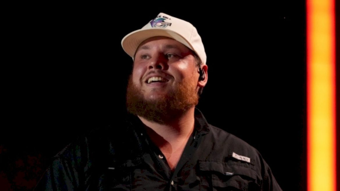 luke-combs-+-post-malone-take-a-road-trip-in-porta-potties-in-“guy-for-that”-video