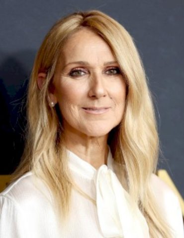 celine-dion-makes-stunning-comeback-at-olympics-opening-ceremony
