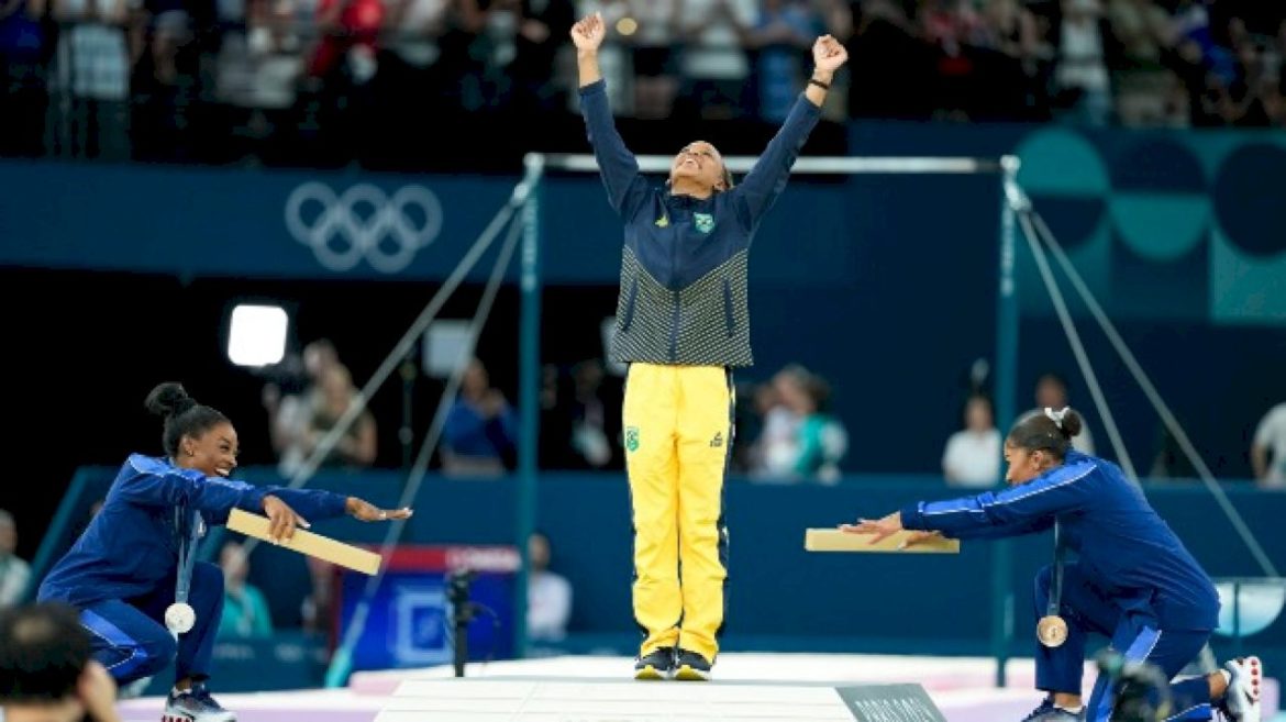 what-simone-biles,-jordan-chiles-said-about-bowing-to-rebeca-andrade-after-paris-gymnastics-floor-final