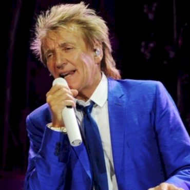 rod-stewart-is-winding-down-his-las-vegas-residency-on-“a-nice-rounded-number”