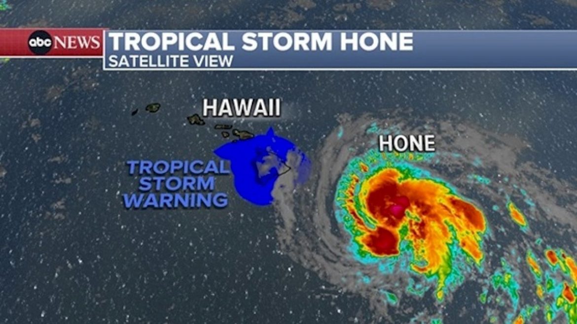 hawaii-on-alert-for-tropical-storm-hone,-extreme-heat-travels-across-country