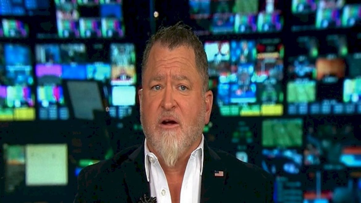 luis-elizondo-offers-window-into-us-government’s-hunt-for-ufos