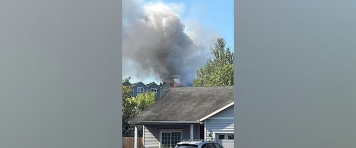 three-confirmed-dead-after-small-plane-crashes-into-residential-neighborhood-in-oregon:-officials