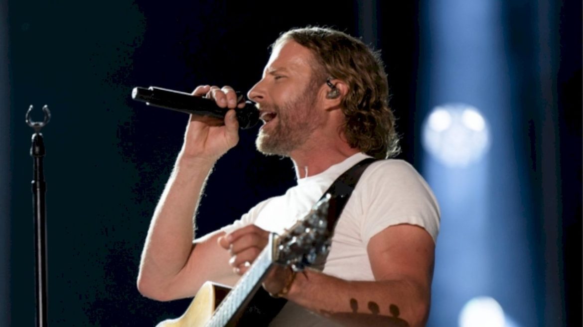 dierks-launches-row-94:-“a-serious-whiskey-that-doesn’t-take-itself-too-seriously”