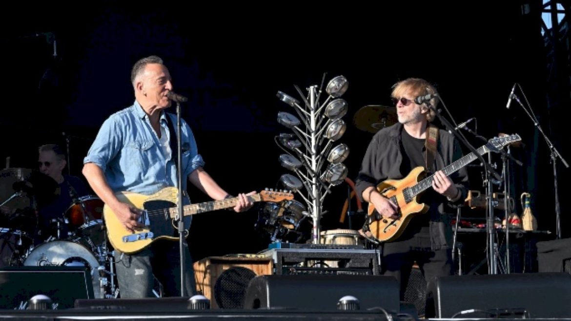 trey-anastasio-calls-playing-with-bruce-springsteen-an-“honor-and-thrill-of-a-lifetime”