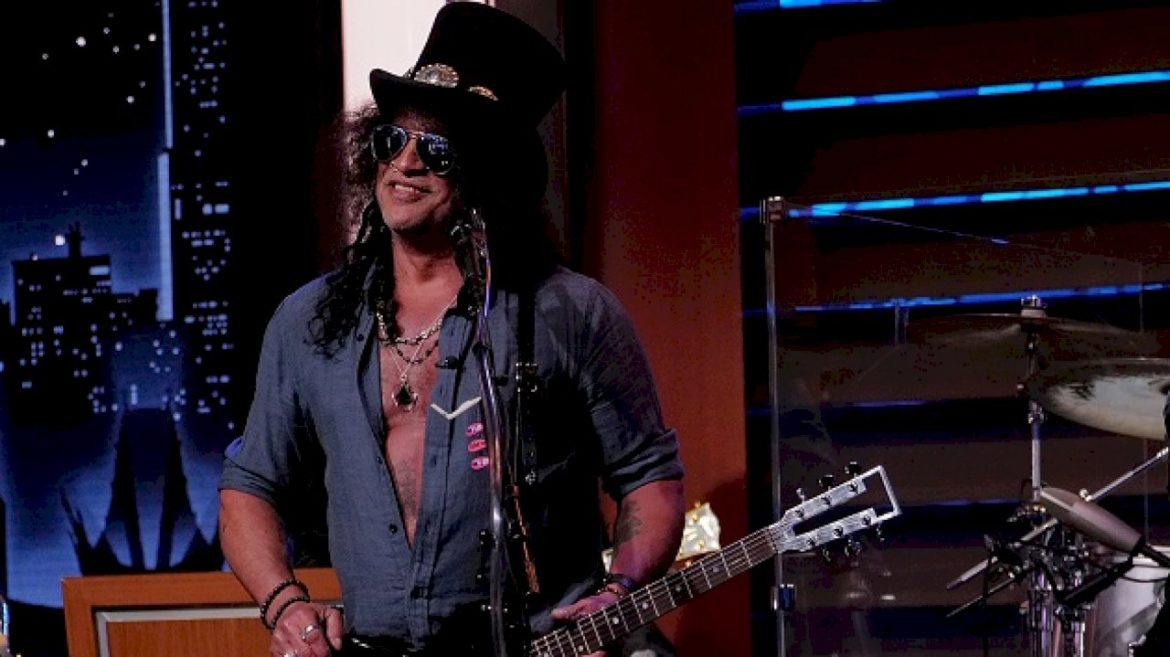 slash-&-brian-johnson-team-up-for-performance-at-the-uk’s-sky-arts-awards