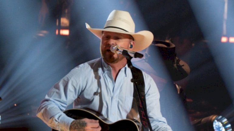 cody-johnson’s-forced-to-take-a-weekend-off-the-road