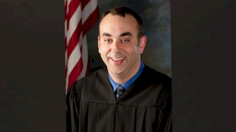 kentucky-judge-shot-and-killed-in-chambers,-sheriff-charged-with-murder:-officials