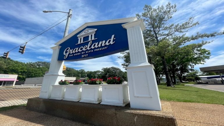 woman-accused-of-trying-to-illegally-auction-off-graceland-will-remain-in-custody