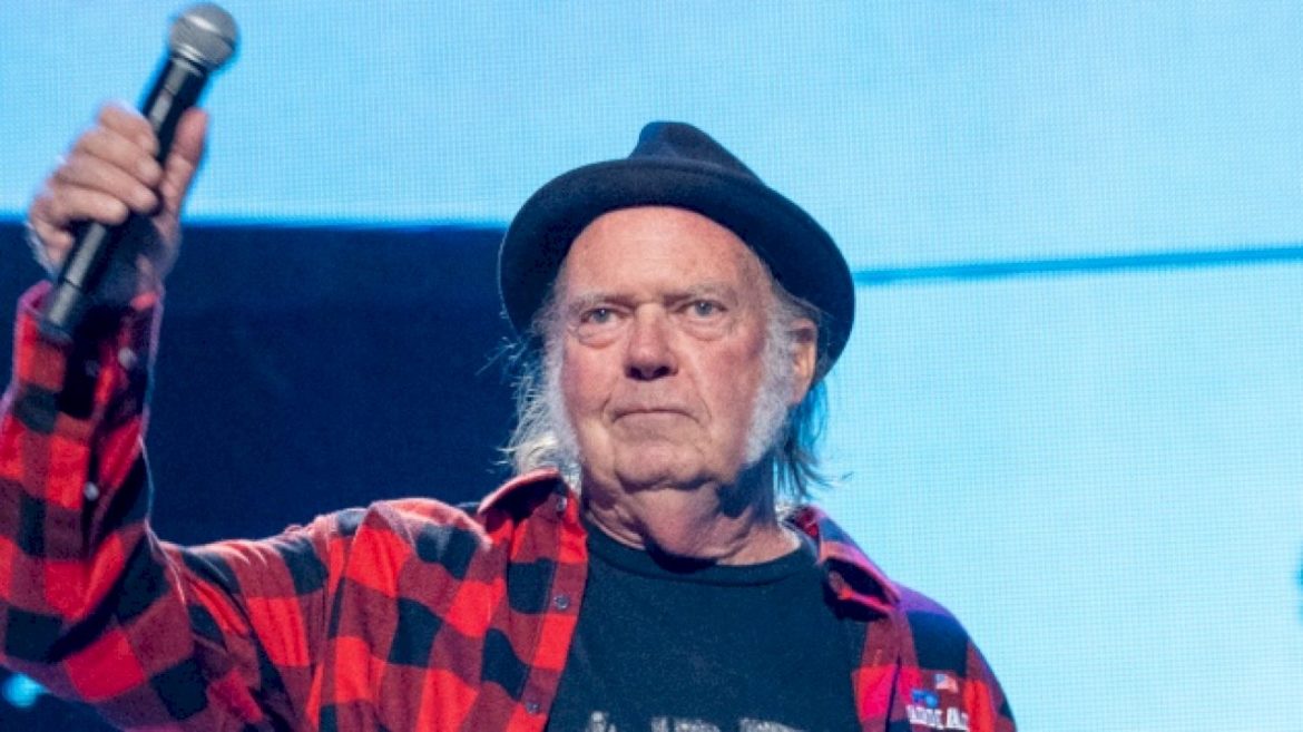 neil-young-plays-first-show-with-new-band-at-farm-aid-2024