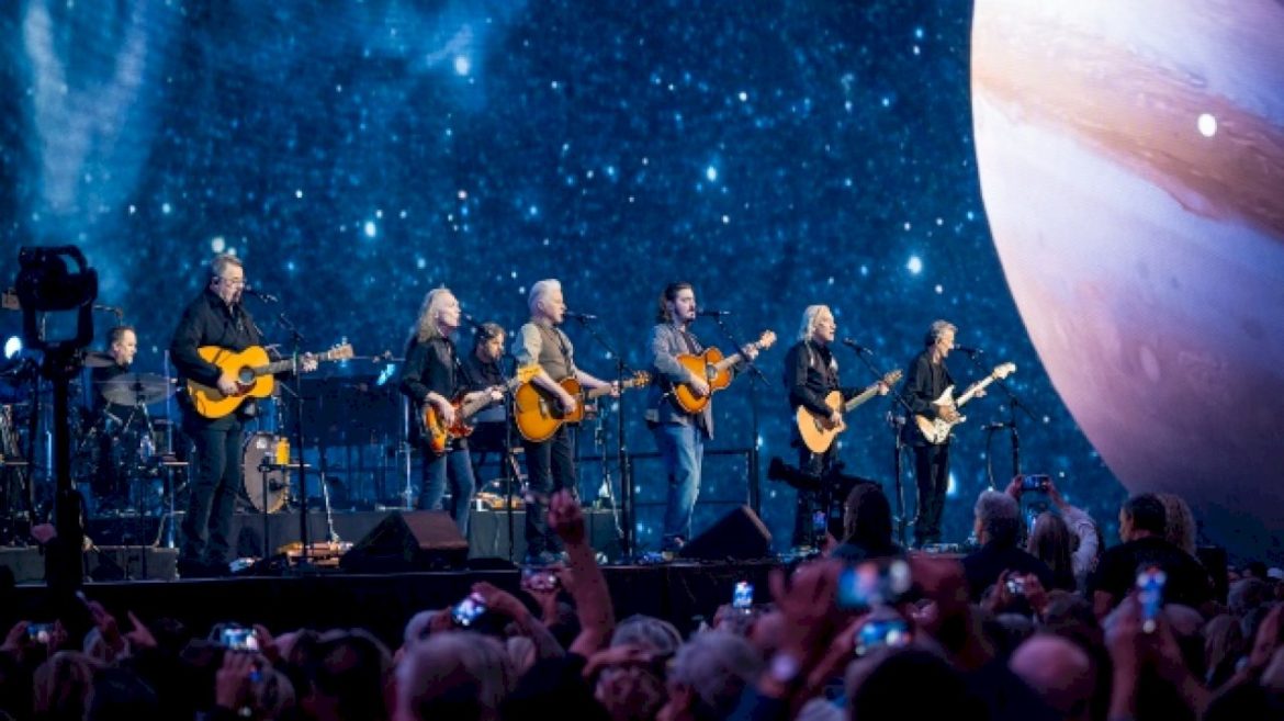 eagles-pay-tribute-to-jd-souther-at-las-vegas-sphere-residency