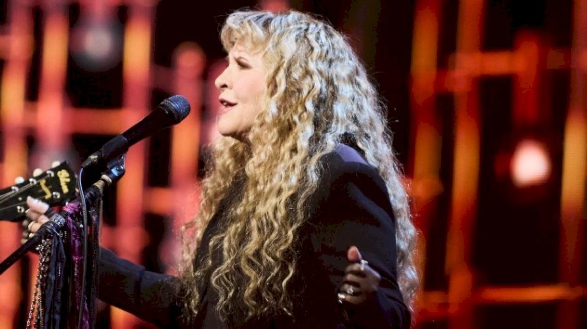 stevie-nicks-releasing-new-song,-“the-lighthouse,”-on-friday